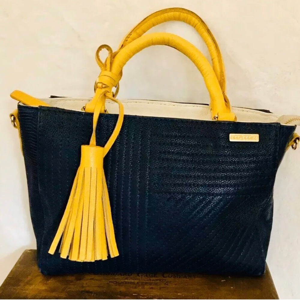 Bon - Bonite Handcrafted Colombian Navy yellow purse with Tassel